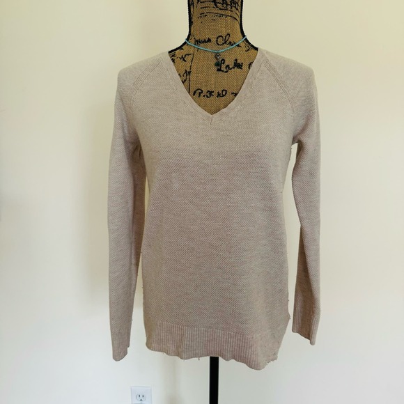 GAP Champagne Oatmeal Waffle Textured Merino Wool Womens V Neck Sweater Sz XS - Picture 1 of 7